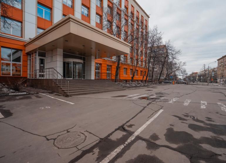 Премьер: Вид входной группы снаружи